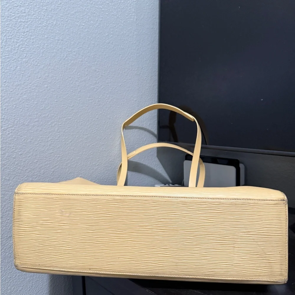 *AUTHENTIC* Louis Vuitton Epi Croisette PM Vanilla Tote